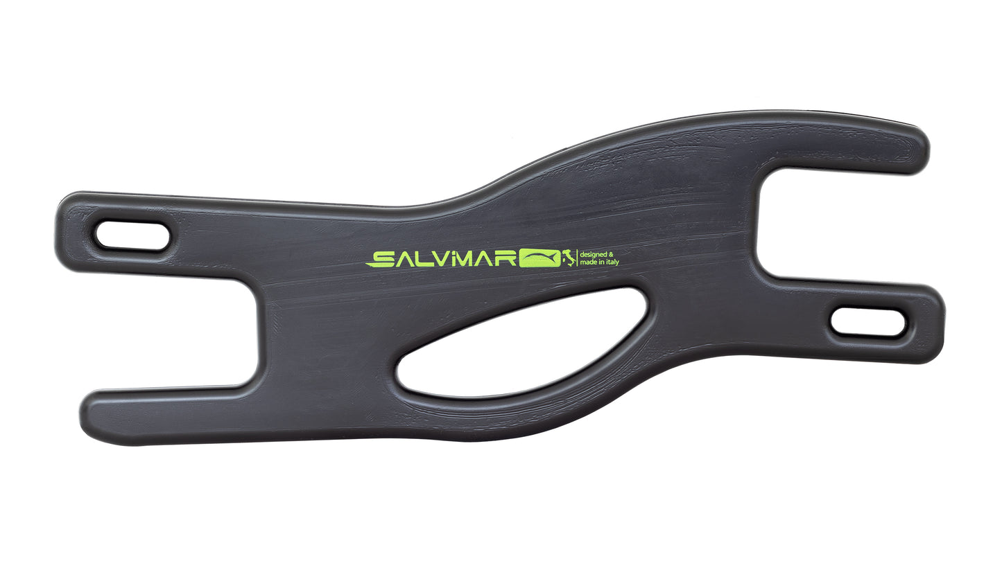 Protect your gear, yourself and the environment with a handy and light weight winder. It’s a great way to organise excess line which helps protect against messy and potentially dangerous entanglements. Wind in excess float line when the full length of the line is not needed.